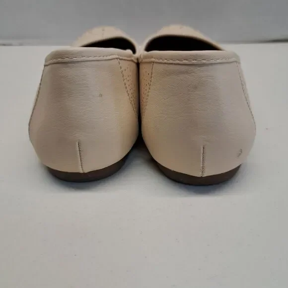 Cliffs by White Mountain Shoes Womens 8 Beige Karen Ballet Flats Perforated - Picture 4 of 6